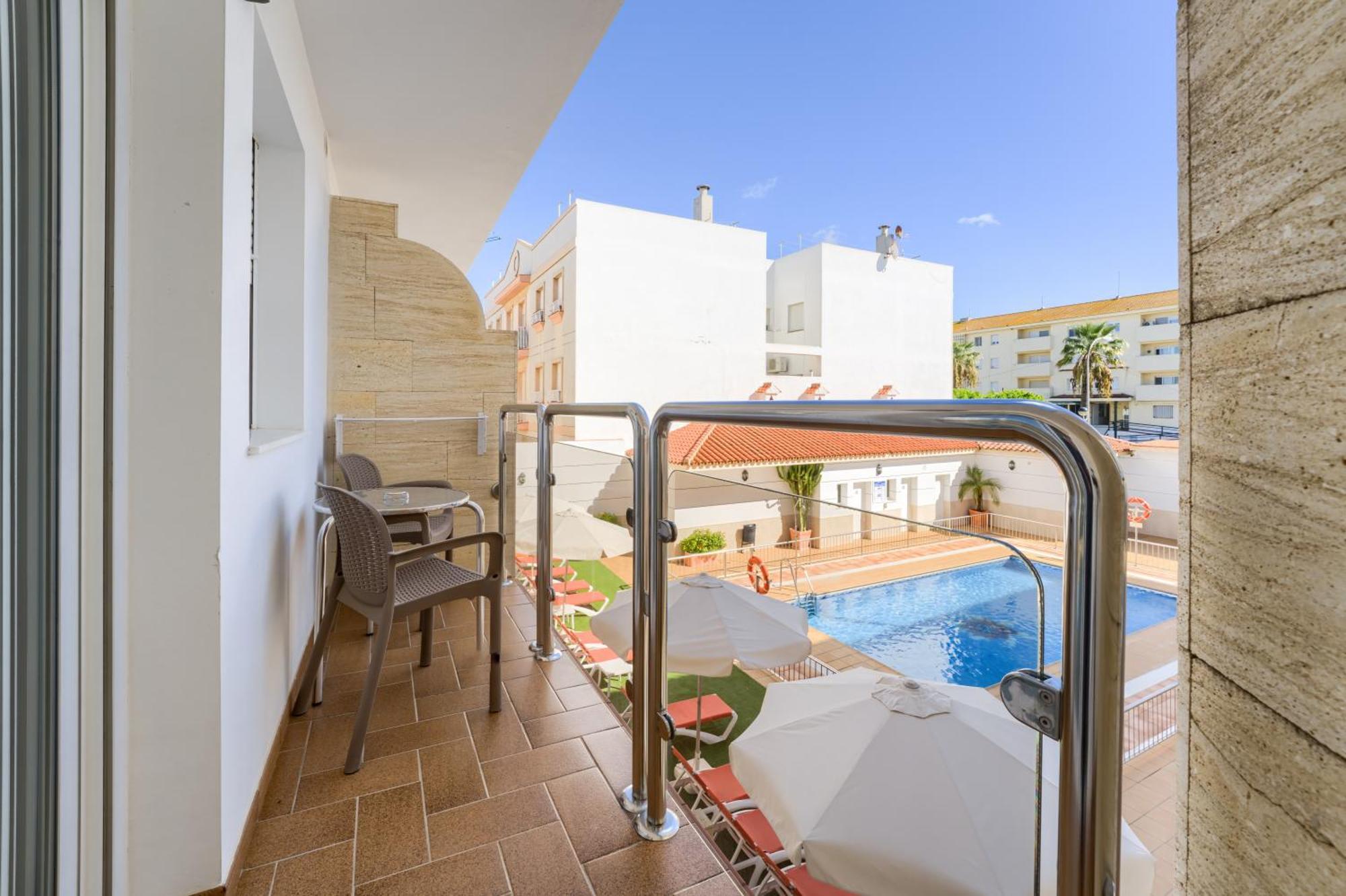 Hotel Apartamentos Loto Conil Conil De La Frontera Exterior photo